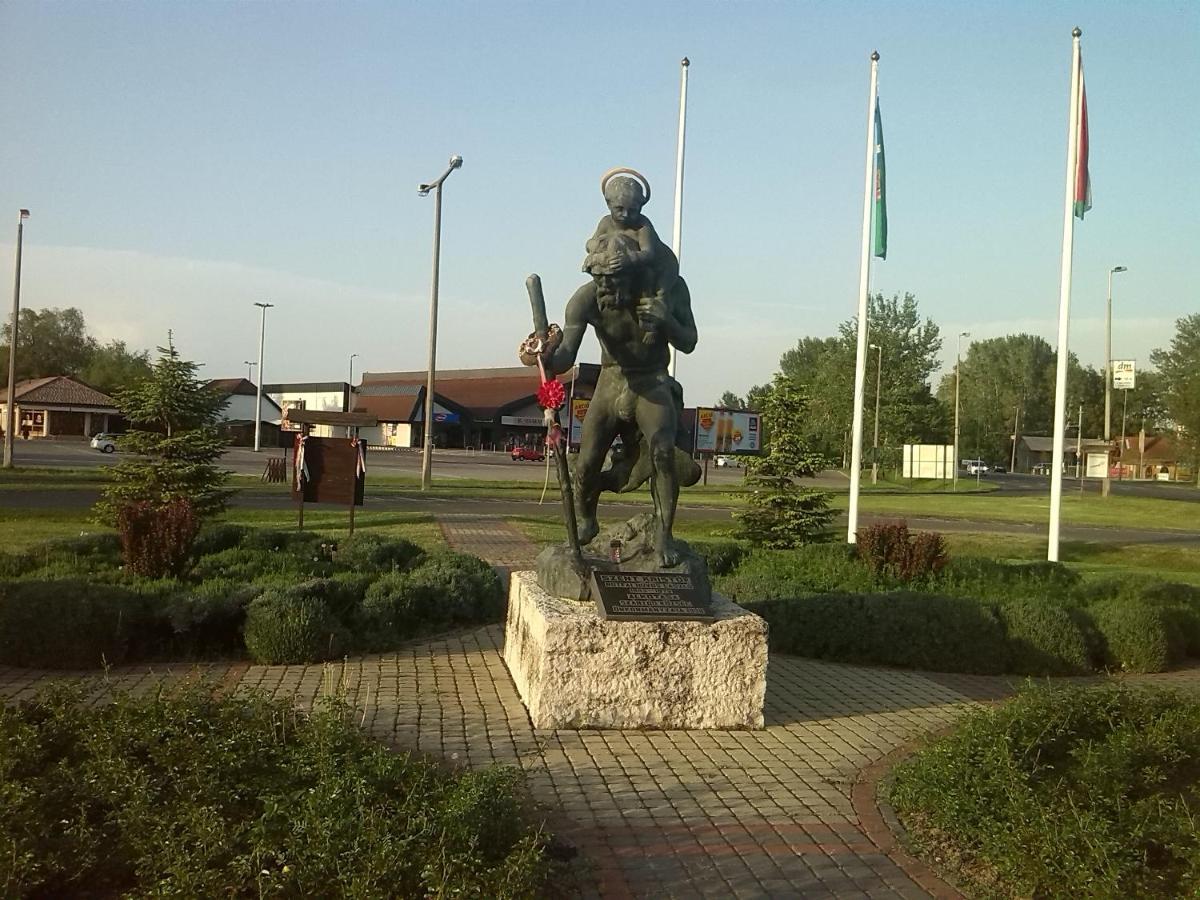 Hutter Vendeghaz Hotel Szántód Buitenkant foto