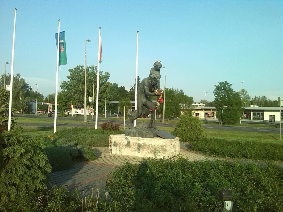 Hutter Vendeghaz Hotel Szántód Buitenkant foto